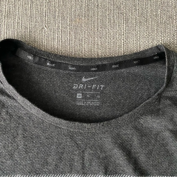 Nike Dri Fit Graphic Tee - Picture 3 of 3
